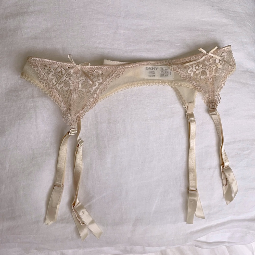 Cream DKNY garter belt